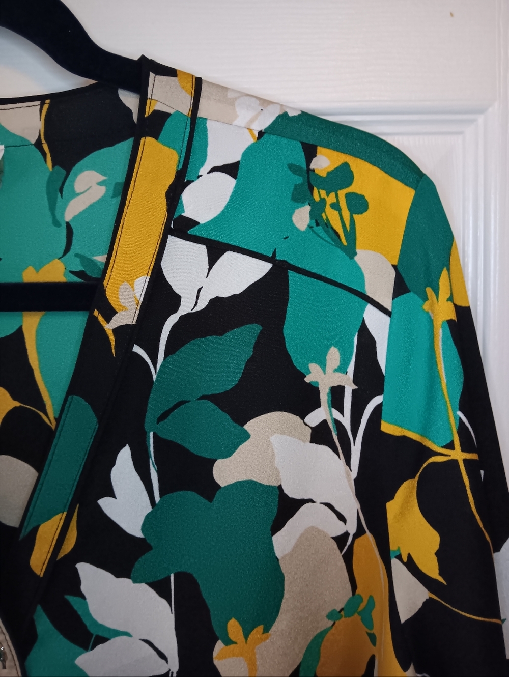 Calvin Klein Floral V-Neck Button Front 3/4 Sleeve Blouse - Picture 4 of 8